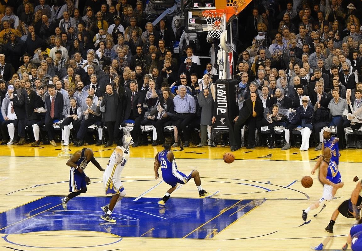 2017年NBA季后赛：勇士VS马刺巅峰对决全纪录